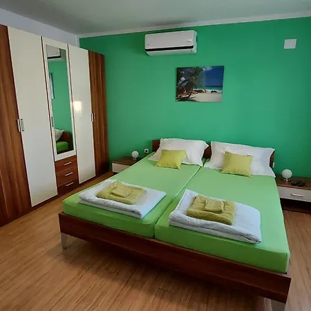 Kivi Apartman *